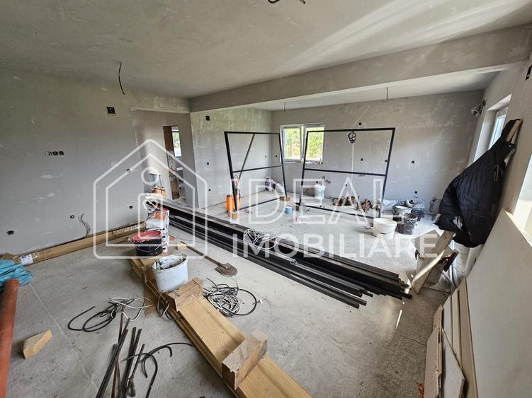 Casă individuală cu 5 camere cu Canalizare în Șura Mică