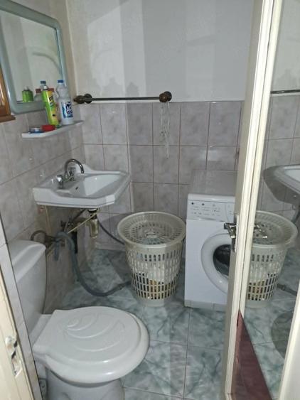 Apartament cu 4 camere decomandat în Coman