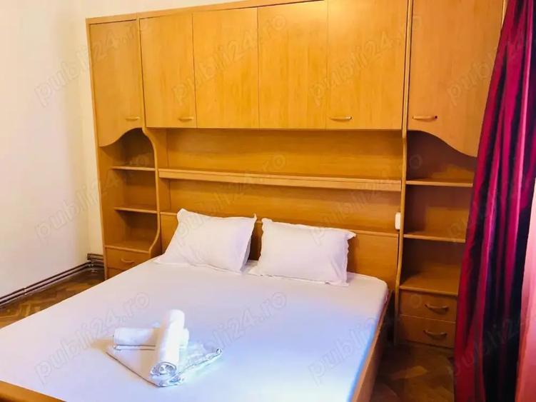 Apartament cu 4 camere decomandat, mobilat în P-ța Unirii
