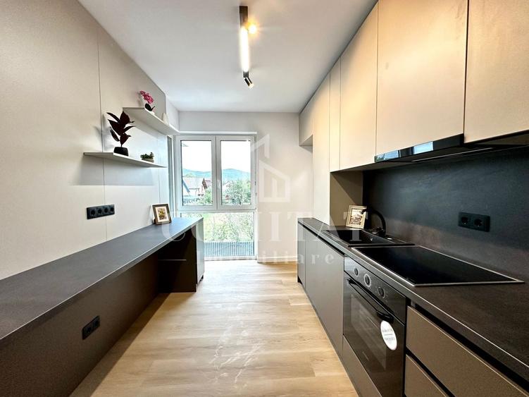 Apartament cu 3 camere semidecomandat, mobilat în Florești