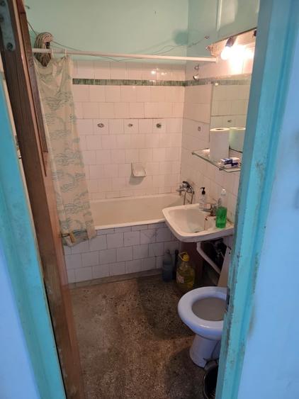 Apartament cu 3 camere semidecomandat în Câmpia Libertății