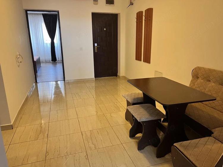 Apartament cu 3 camere decomandat, mobilat în Vasile Aaron