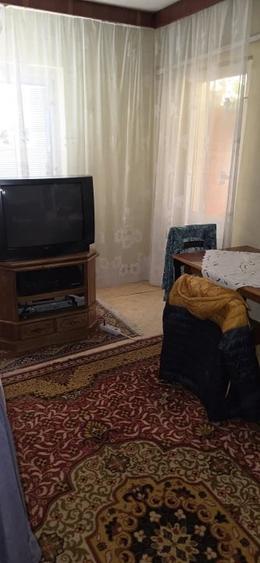 Apartament cu 3 camere decomandat în Rovine