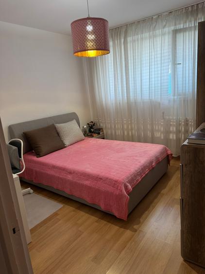 Apartament cu 3 camere decomandat în Drumul Taberei