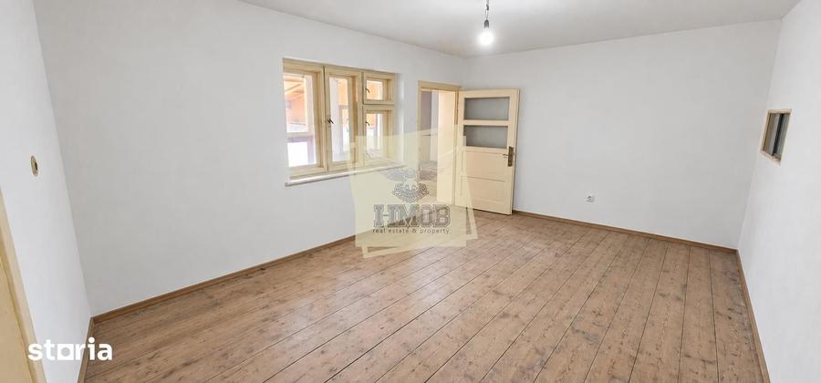 Casă cu 5 camere cu Teren 482 Mp în Central