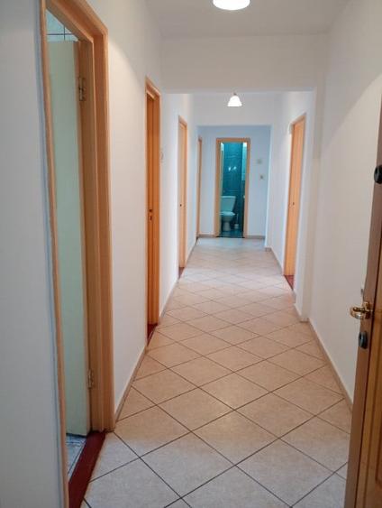 Apartament cu 4 camere decomandat în Ultracentral
