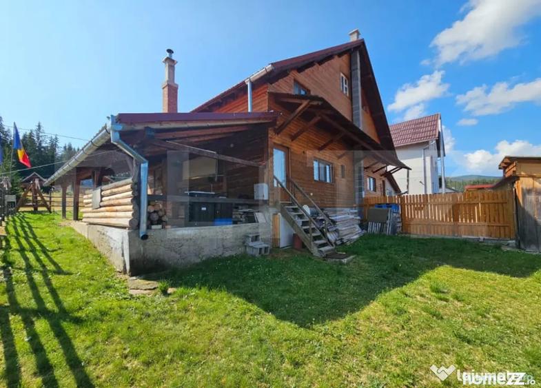 Casă cu 5 camere cu Teren 250 Mp în Tău