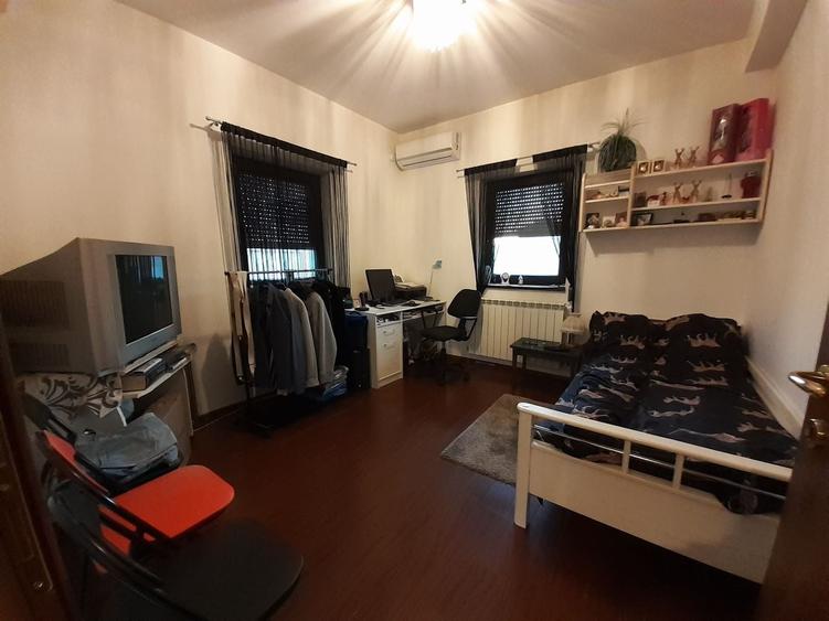 Casă individuală cu 6 camere cu Canalizare în Săftica