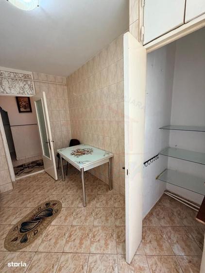 Apartament cu 2 camere decomandat în Sârbi