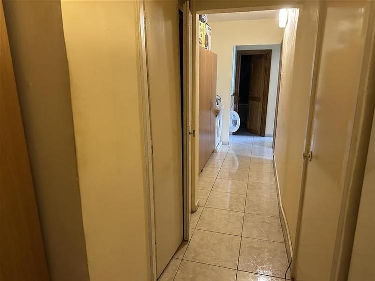 Apartament cu 3 camere decomandat în Plăvăț II