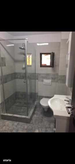 Casă cu 5 camere cu Teren 300 Mp în Roșu