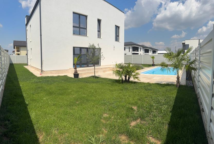 Casă individuală cu 4 camere cu Canalizare în Tunari