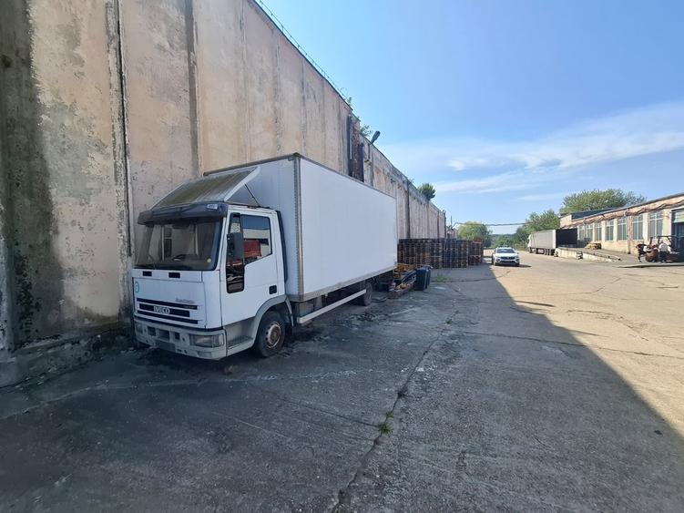 Spațiu industrial, de 6.8860001564026 mp, în Exterior Est