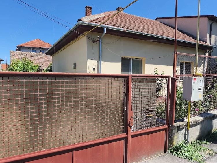 Casă cu 2 camere cu Teren 392 Mp în Central