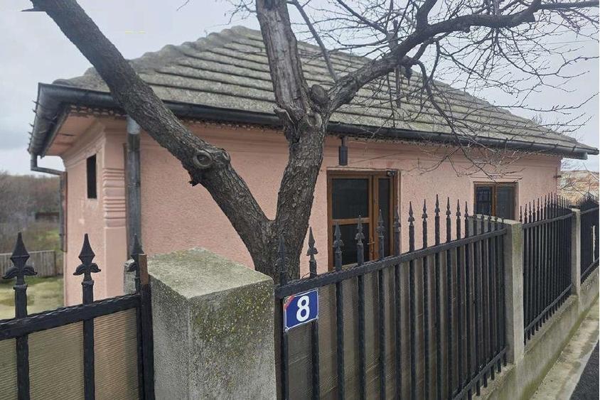 Casă individuală cu 4 camere cu Teren 1065 Mp în Turcoaia
