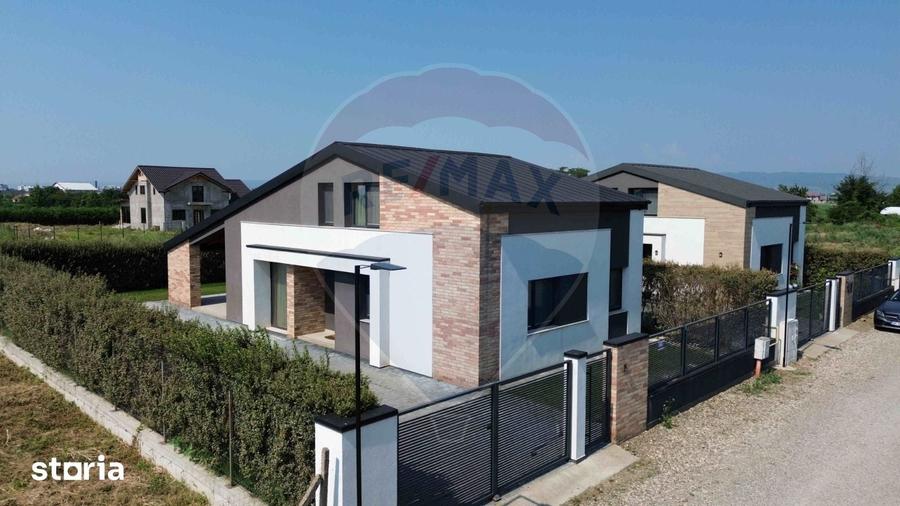 Casă cu 4 camere cu Teren 422 Mp în Central