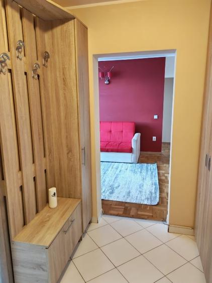 Apartament cu 3 camere semidecomandat, mobilat în Obor