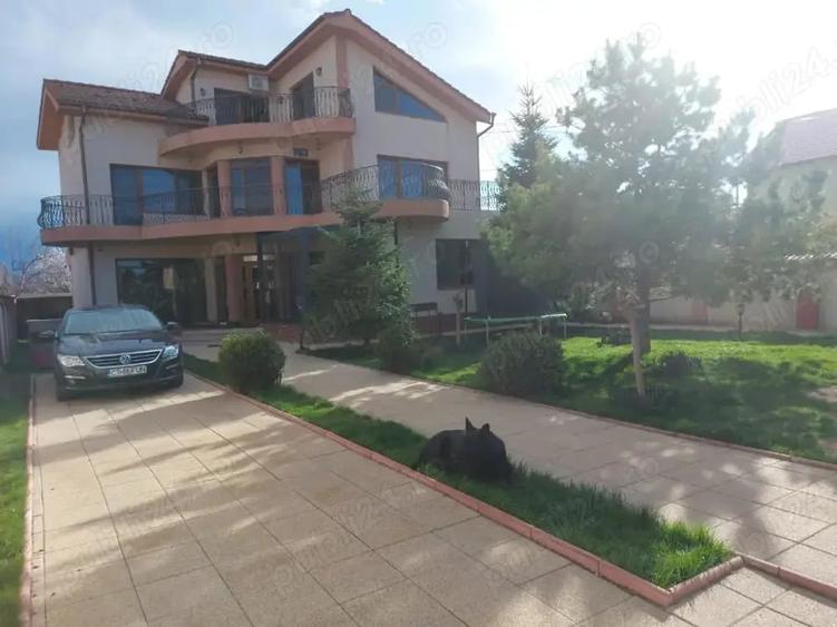 Casă cu 4 camere în Năvodari
