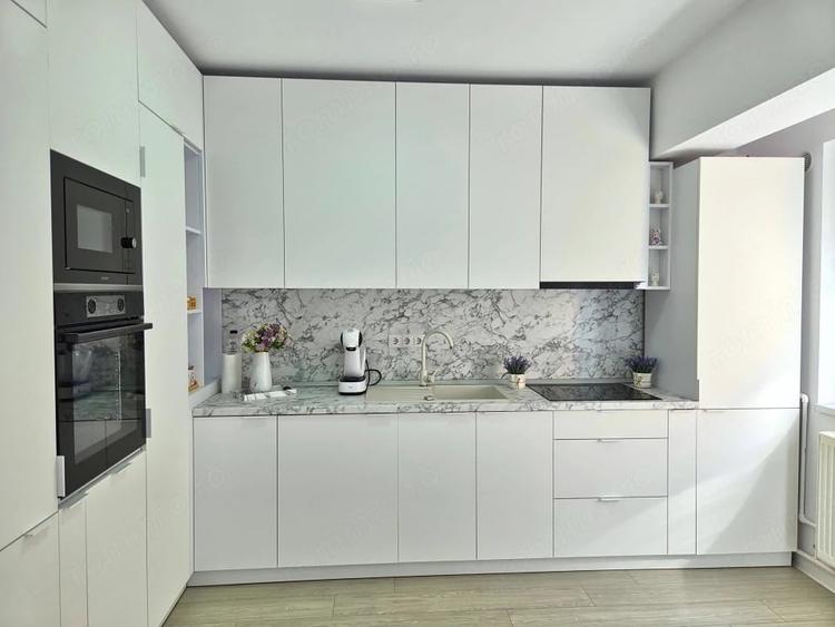 Apartament cu 3 camere decomandat în Căzănești (Râmnicu Vâlcea)