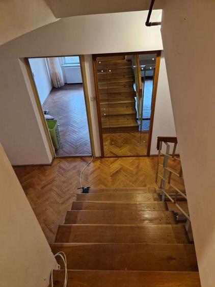 Apartament cu 3 camere decomandat în Polivalentă