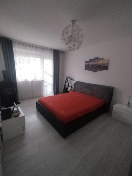 Apartament cu 3 camere decomandat în Ostra