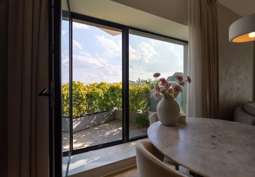 Apartament cu 3 camere decomandat în Exterior Vest