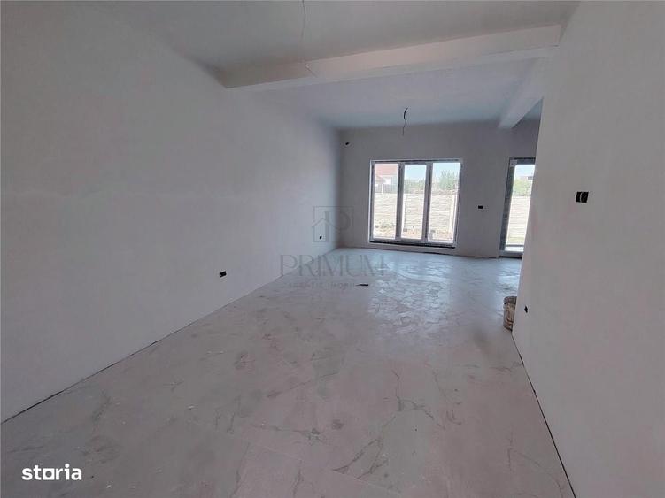 Casă cu 3 camere decomandat în Moșnița Nouă