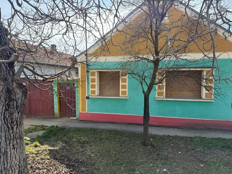 Casă cu 4 camere în Central