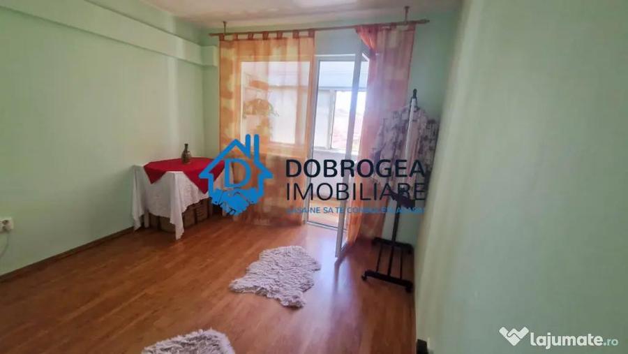 Apartament cu 3 camere semidecomandat în Central