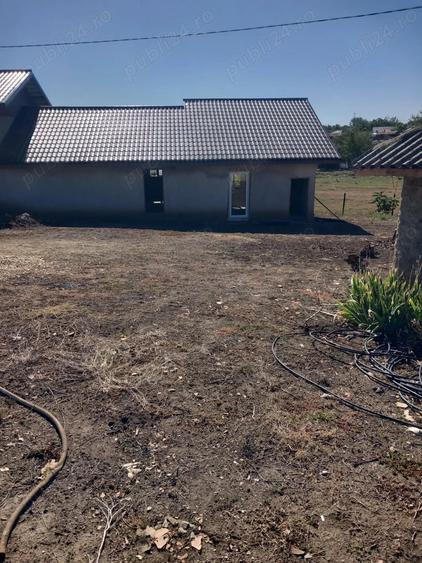 Casă cu 5 camere cu Teren 3100 Mp în Botoroaga
