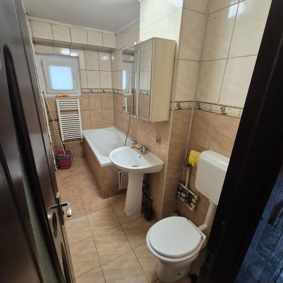 Apartament cu 2 camere decomandat în Lacul Tei