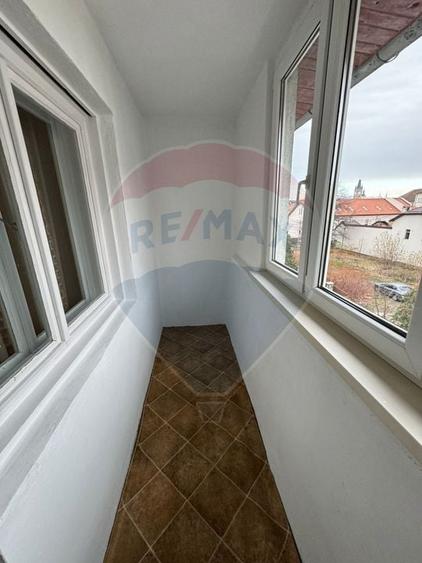 DE ÎNCHIRIAT- apartament 2 camere + garaj - 7