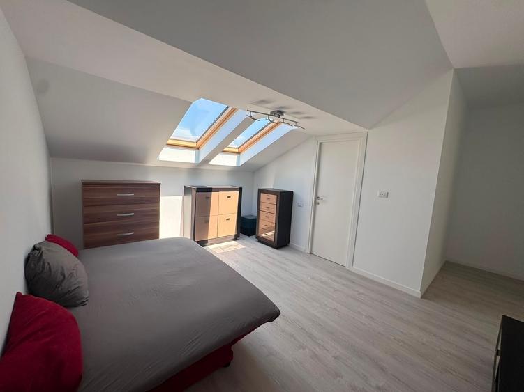 Casă cu 5 camere cu Teren 70 Mp în Pipera