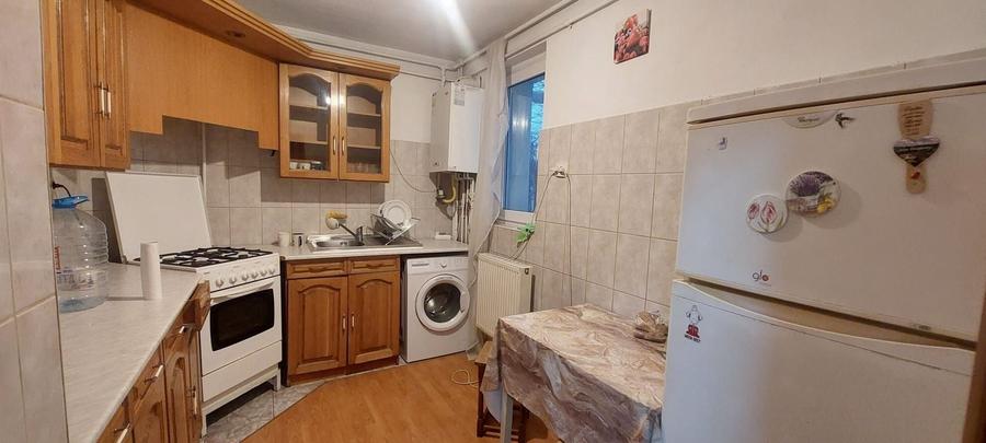 Apartament cu 3 camere decomandat în Dâmbu Pietros