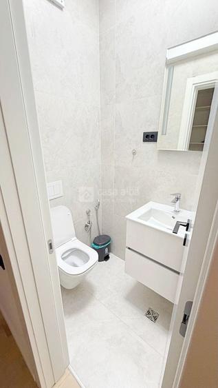 Apartament cu 3 camere decomandat, mobilat în Central