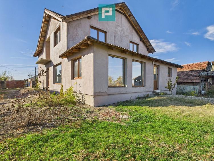 Casă individuală cu 6 camere cu Canalizare în Nădab