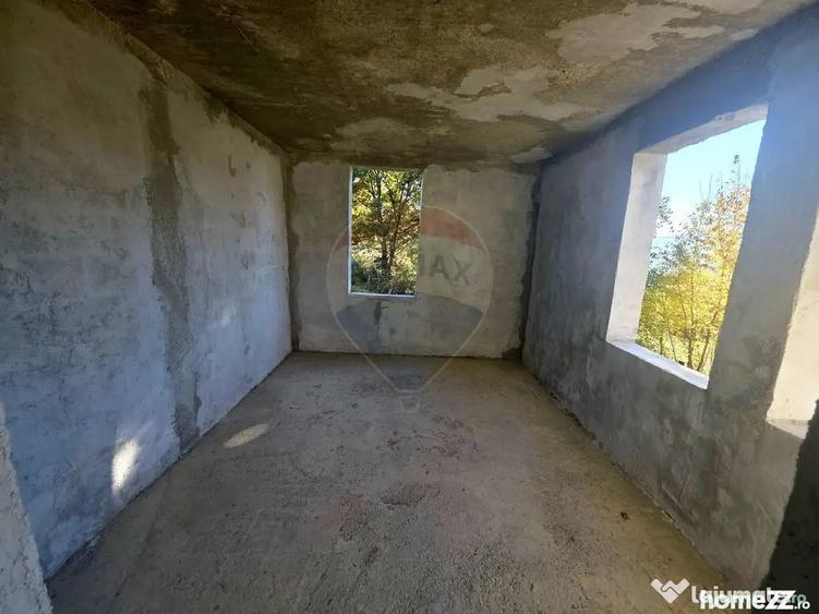 Casă cu 5 camere cu Teren 2700 Mp în Alexandru cel Bun