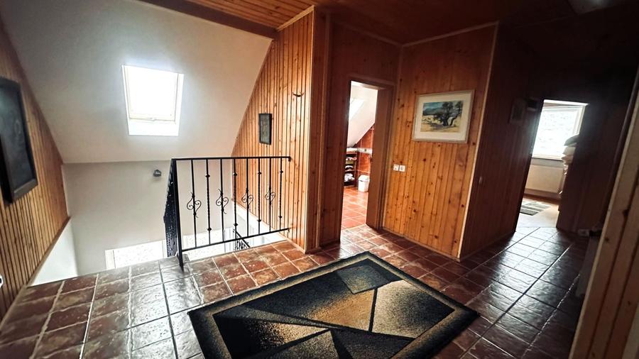 Casă cu 6 camere cu Teren 2000 Mp în Avrig