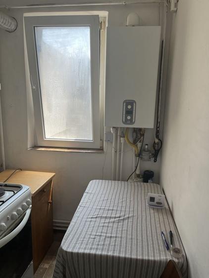 Apartament cu 3 camere semidecomandat în Sârbi