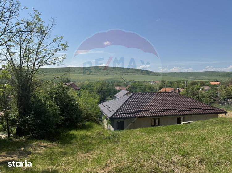 Casă cu 4 camere cu Teren 1109 Mp în Bonț