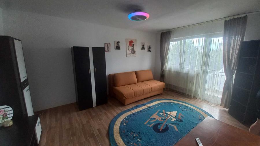 Garsonieră decomandată în Central