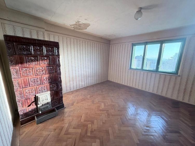 Apartament cu 3 camere decomandat în Exterior Est