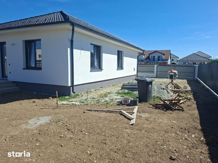 Casă cu 3 camere cu Teren 481 Mp în Cristian