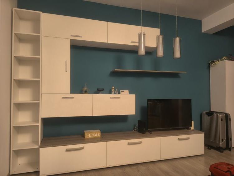 Apartament cu 3 camere semidecomandat în Giroc