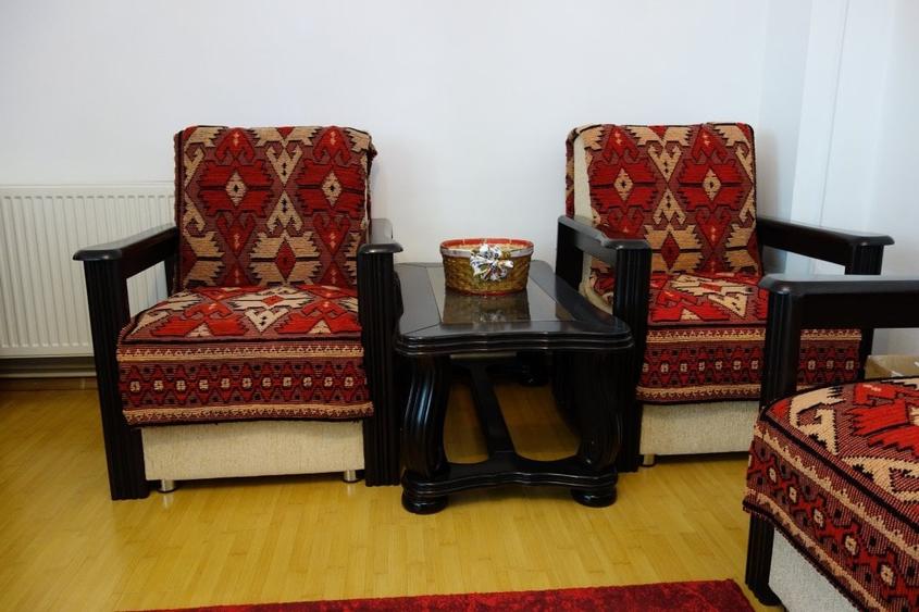 Apartament cu 2 camere semidecomandat, mobilat în Central
