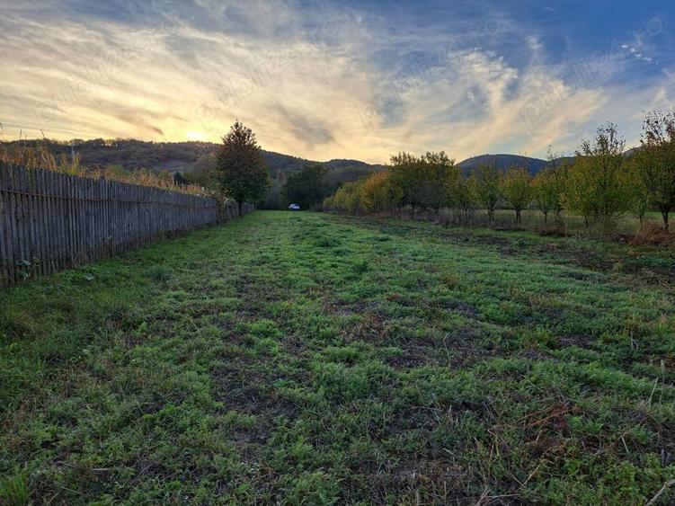 Teren de 1815 mp, în Măneciu