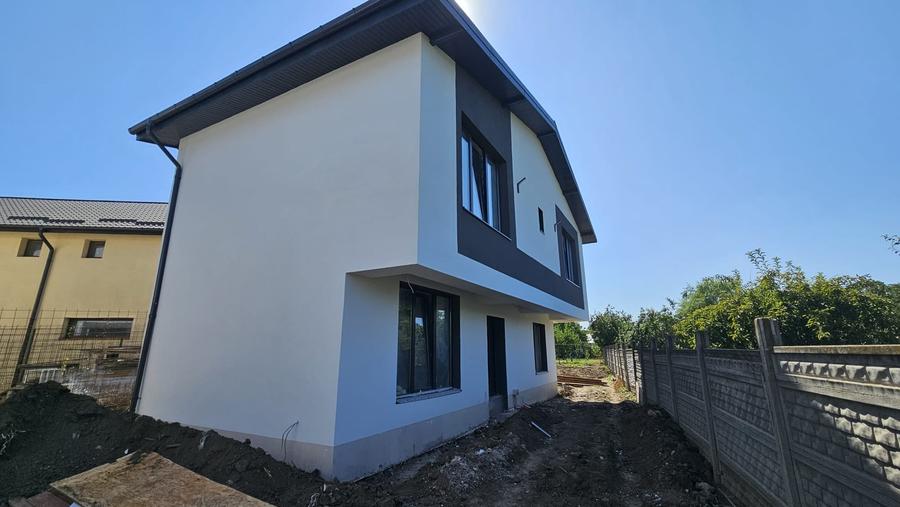 Casă individuală cu 4 camere cu Canalizare în Chiajna