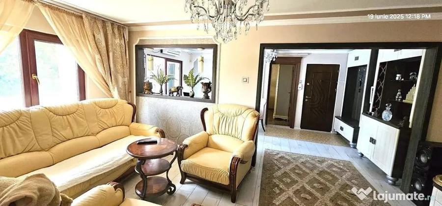 Apartament cu 3 camere decomandat în Micro 16