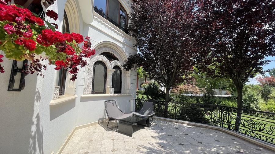 Casă individuală cu 10 camere cu Piscina în Balotești