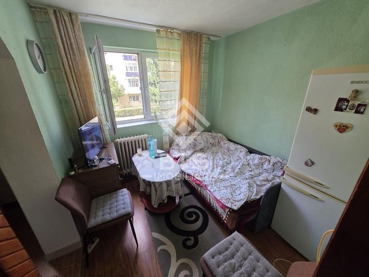 Apartament cu 3 camere semidecomandat în Decebal